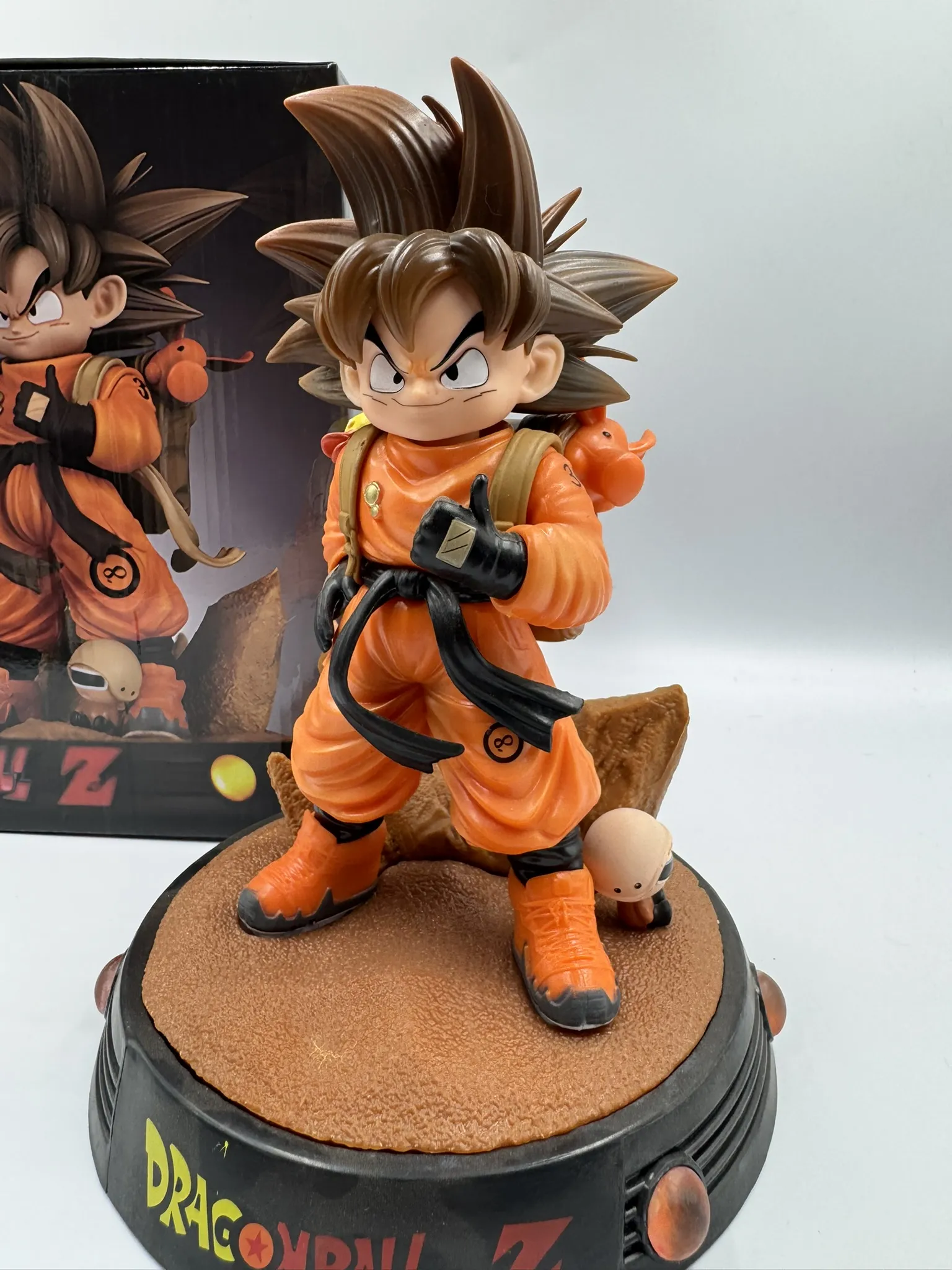 Figura Goku pequeño con base - Dragon Ball Z