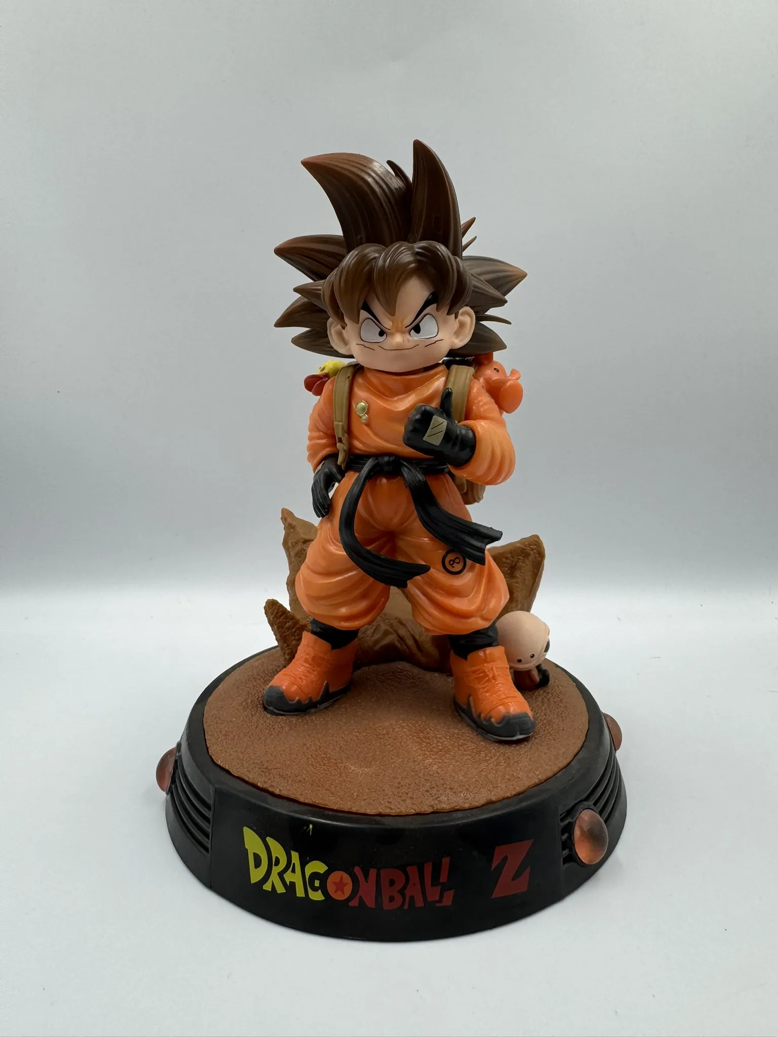 Figura Goku pequeño con base - Dragon Ball Z