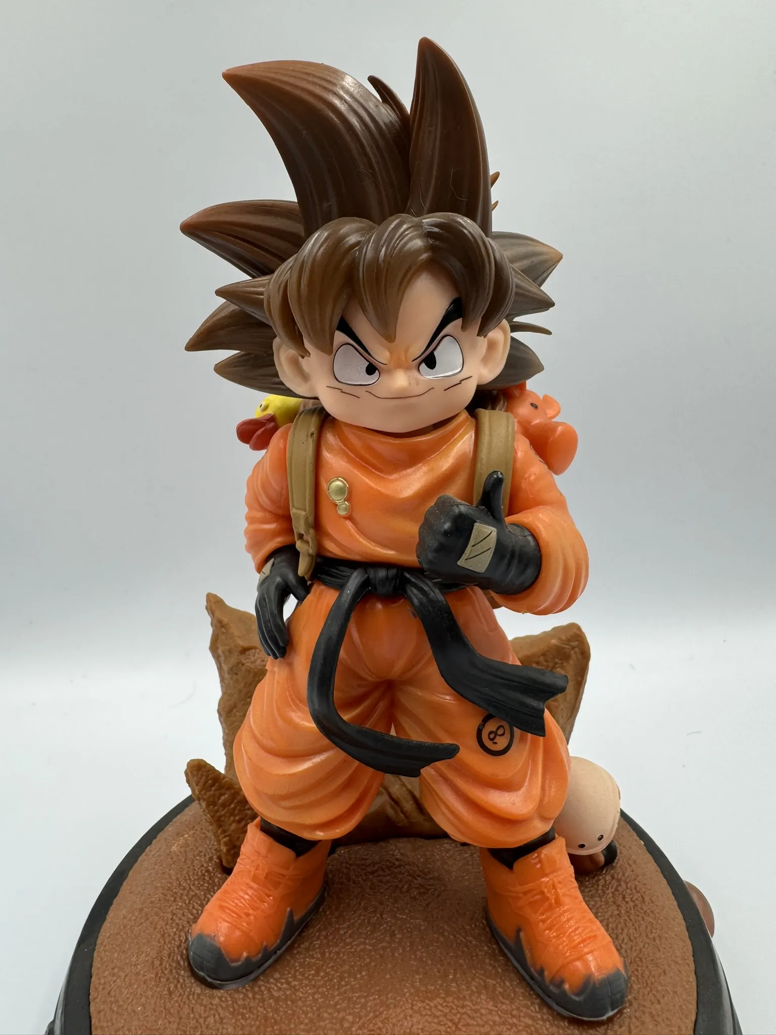Figura Goku pequeño con base - Dragon Ball Z