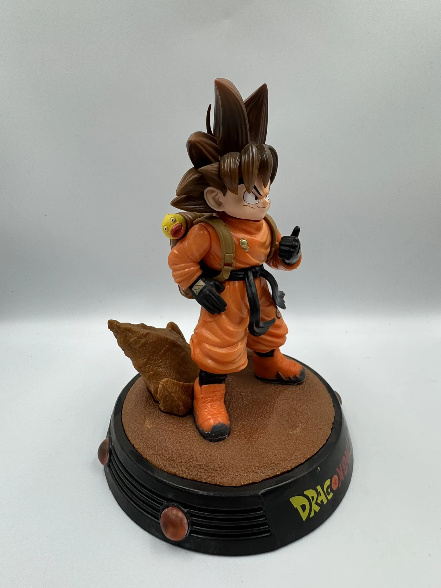 Figura Goku pequeño con base - Dragon Ball Z