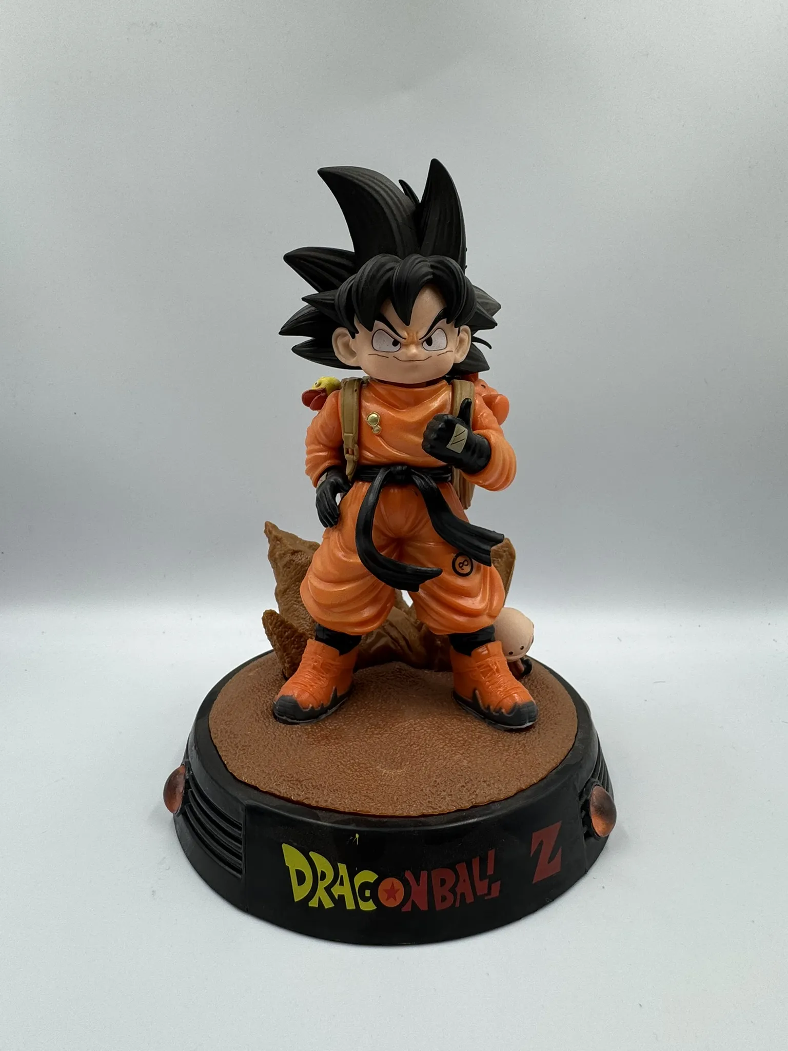 Figura Goku pequeño con base - Dragon Ball Z