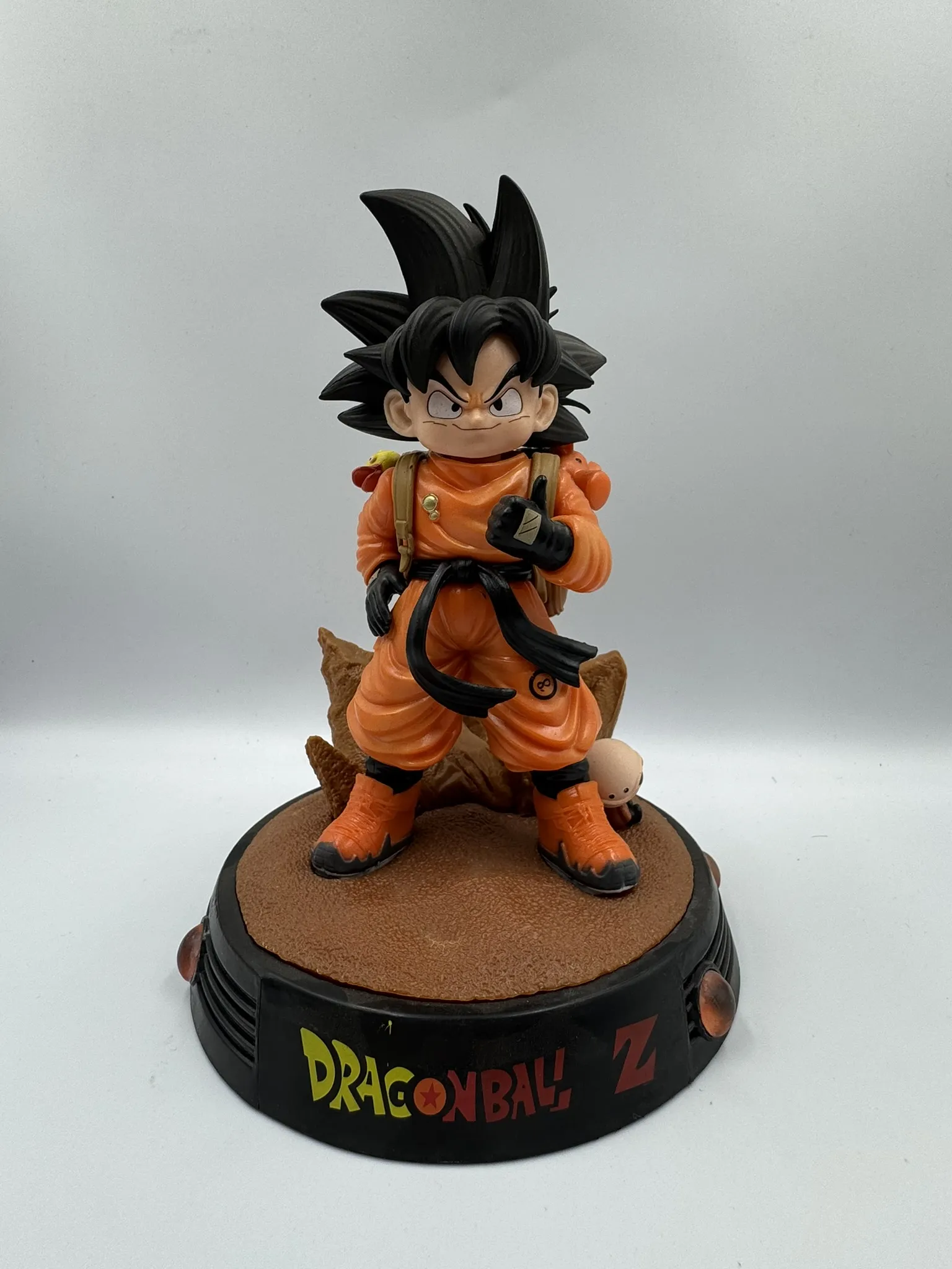 Figura Goku pequeño con base - Dragon Ball Z