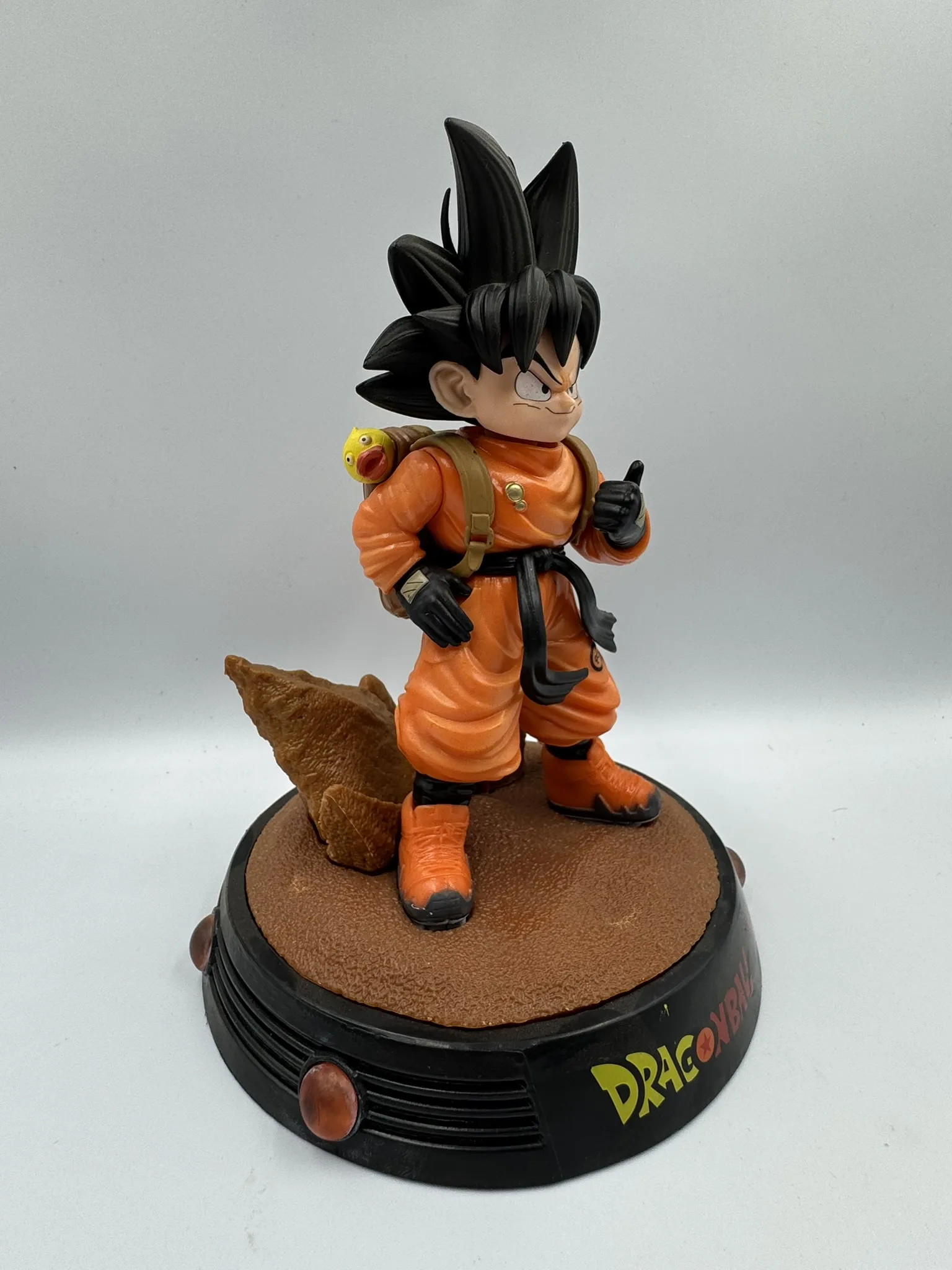 Figura Goku pequeño con base - Dragon Ball Z