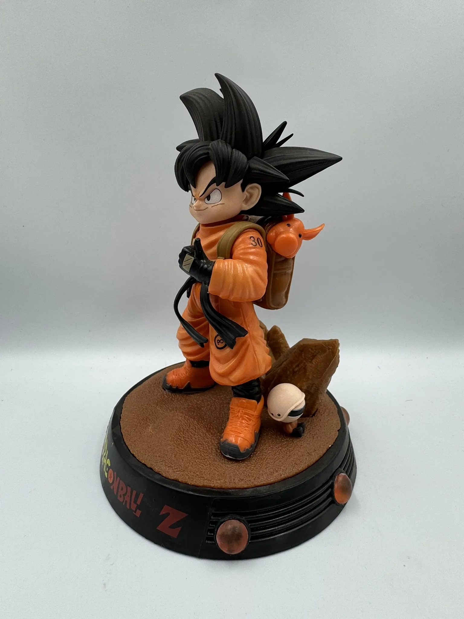 Figura Goku pequeño con base - Dragon Ball Z