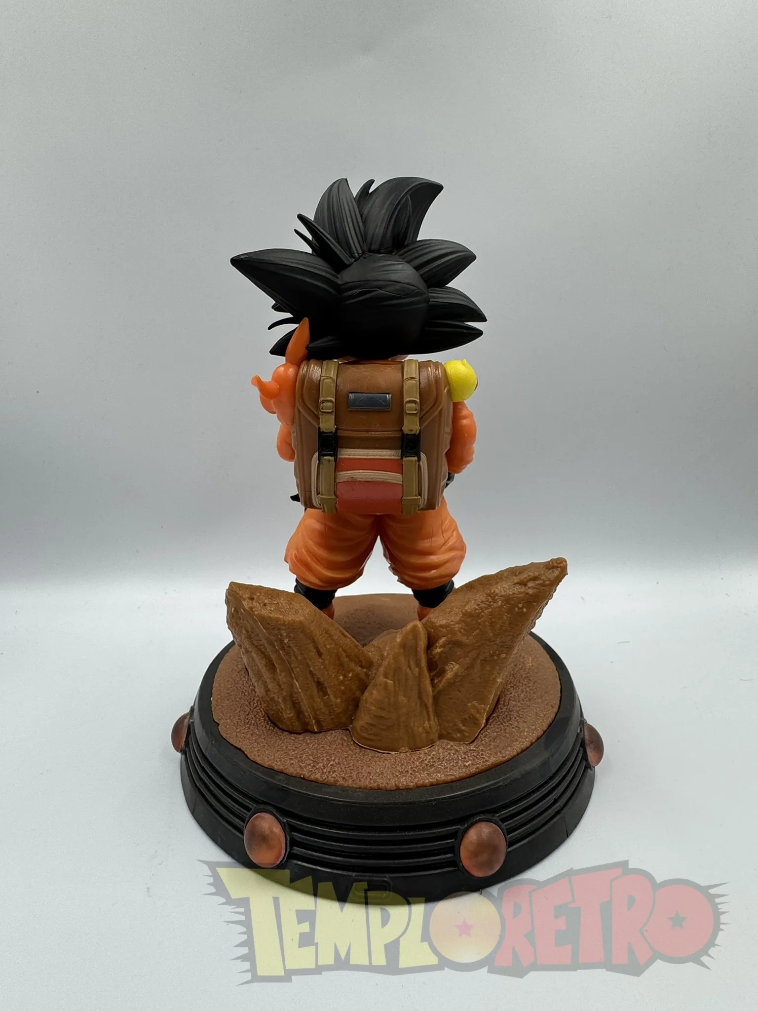 Figura Goku pequeno con base - Dragon Ball Z (Pelo Cafe)
