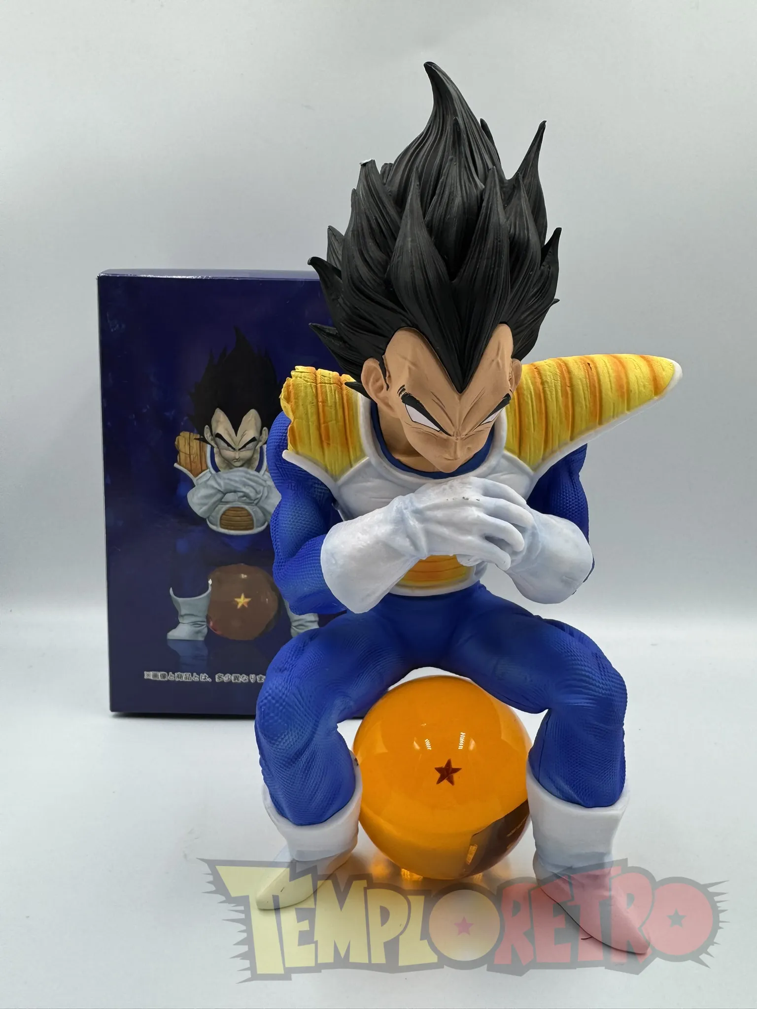 Figura Vegeta sentado en una Dragon Ball