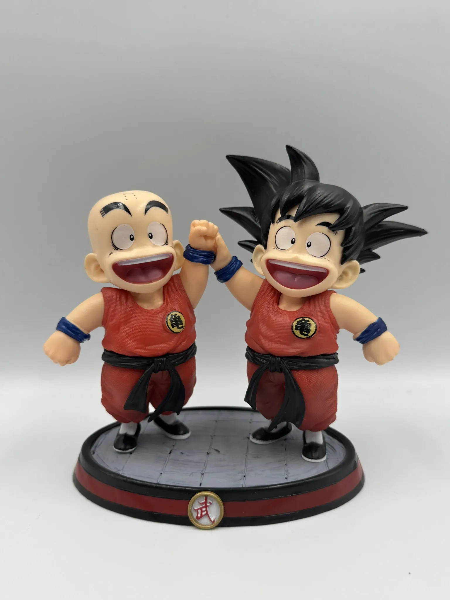 Figura Goku y Krilin con Base