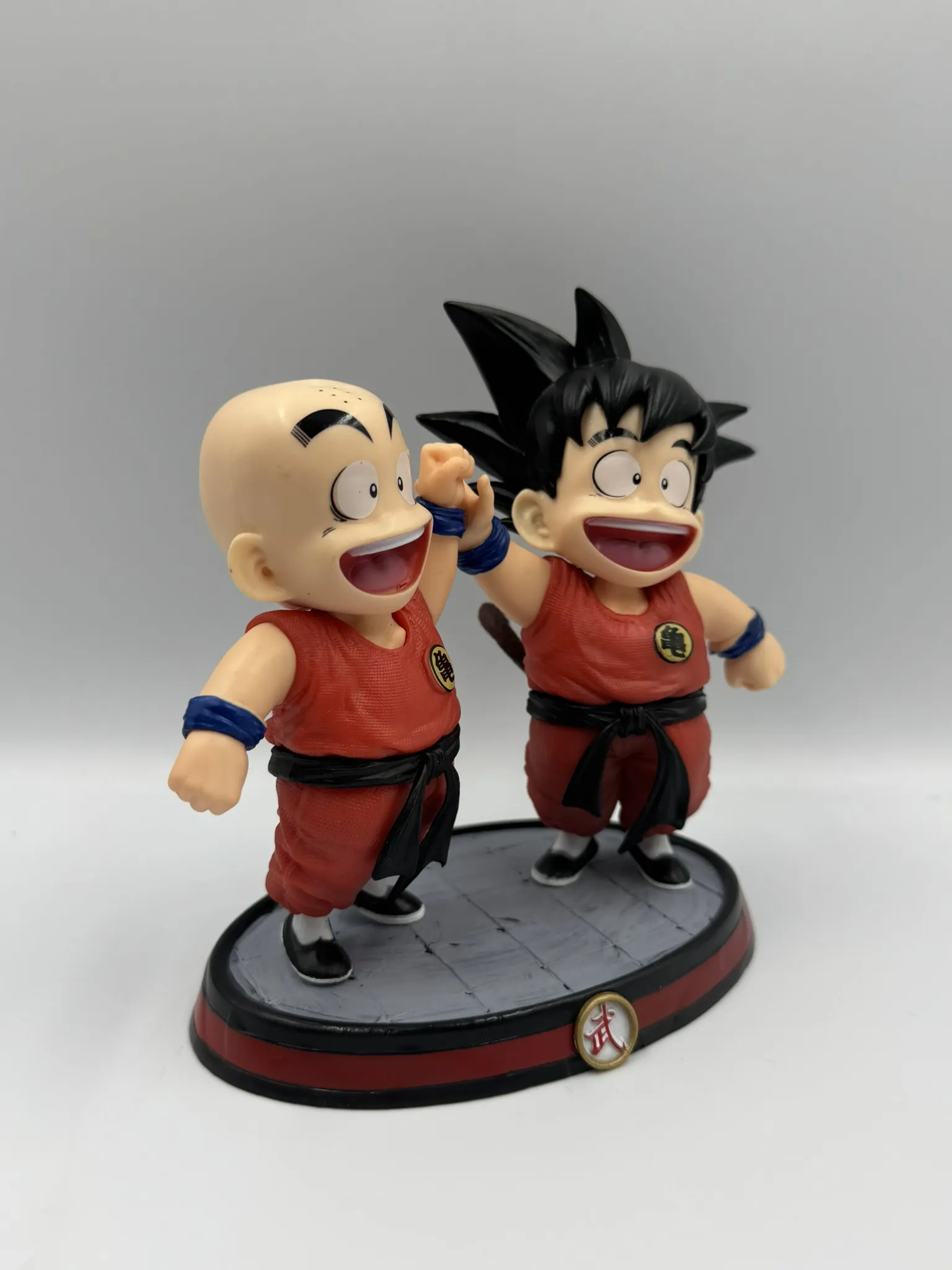 Figura Goku y Krilin con Base