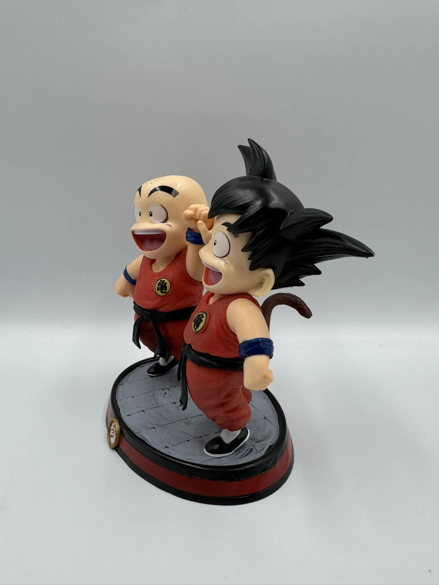 Figura Goku y Krilin con Base