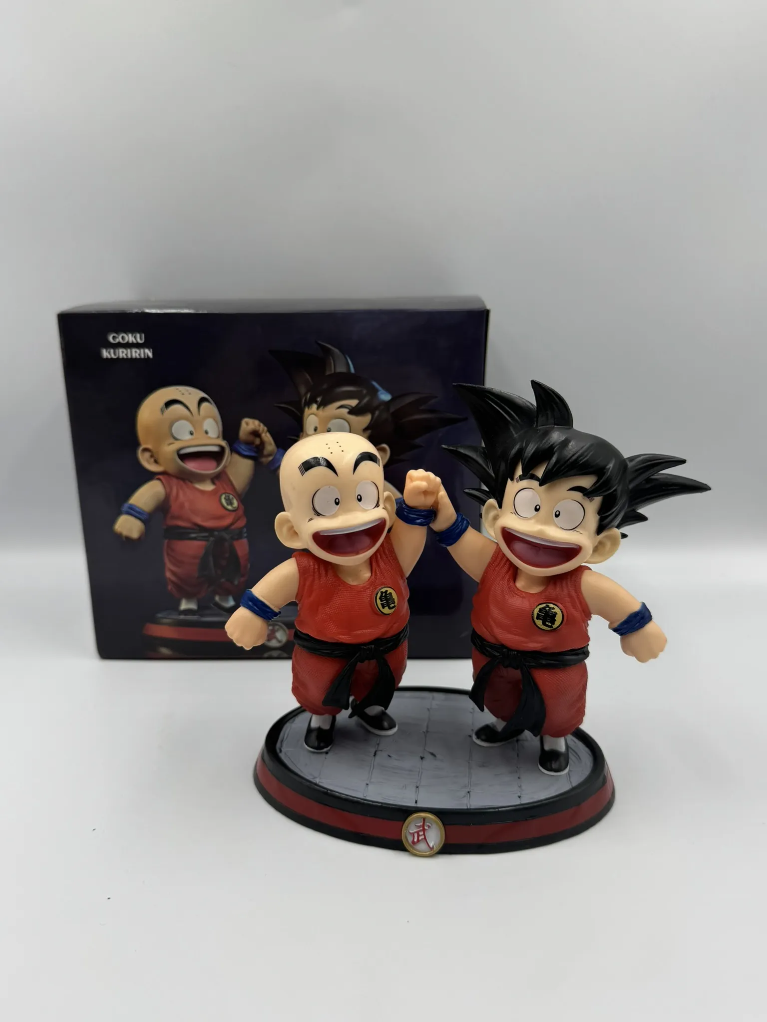 Figura Goku y Krilin con Base