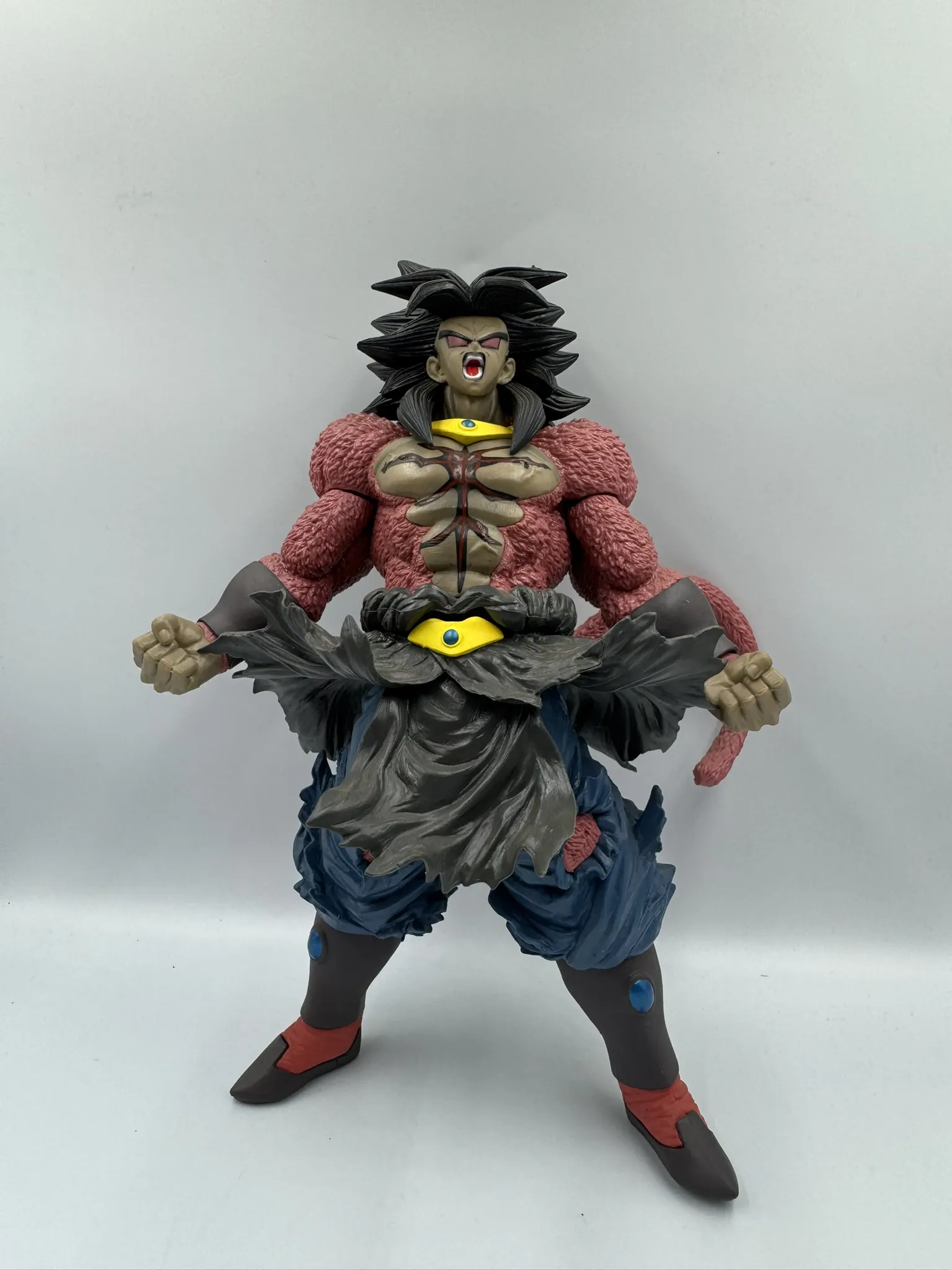 Figura  Broly SSJ 4