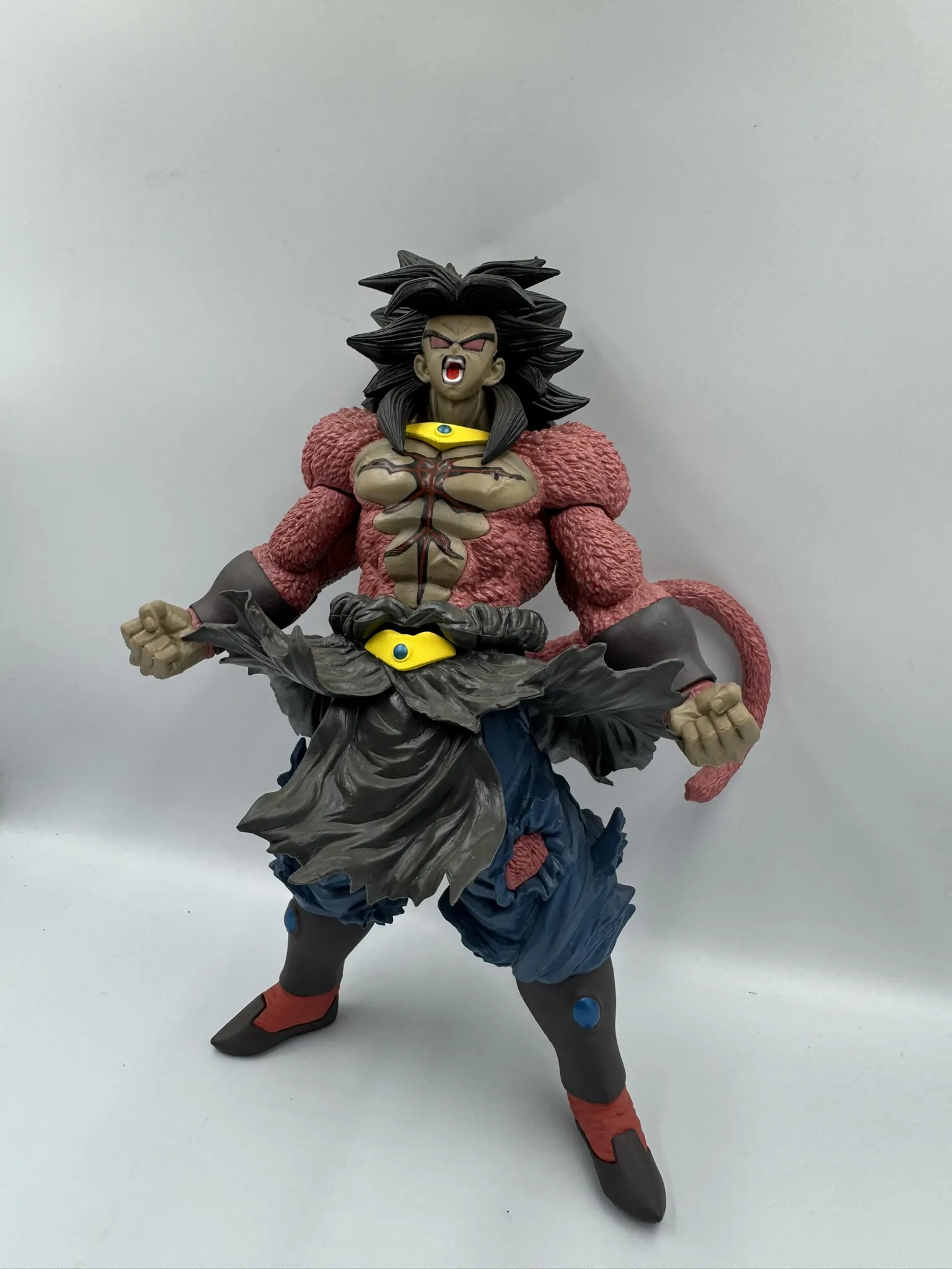 Figura  Broly SSJ 4