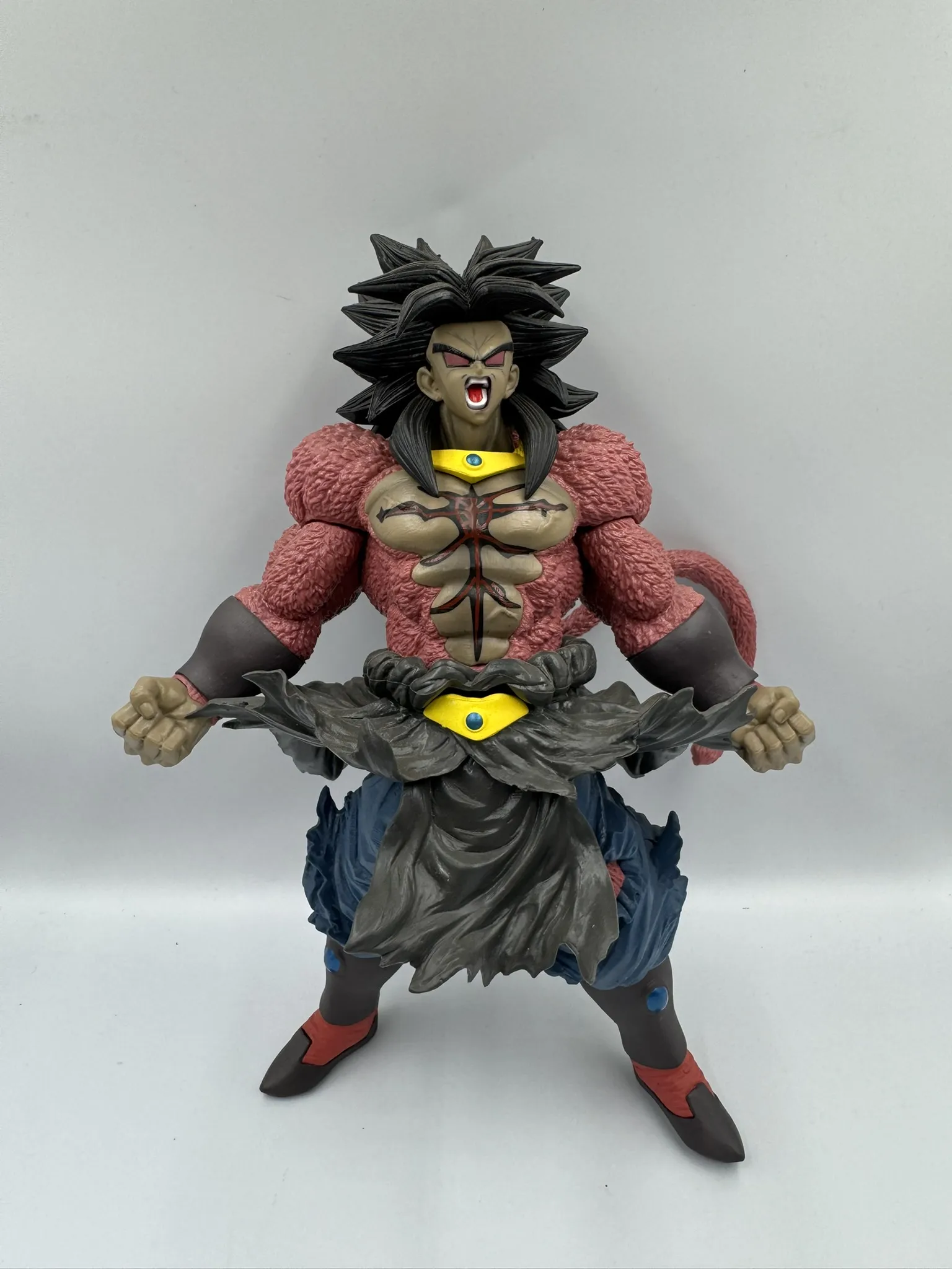 Figura  Broly SSJ 4