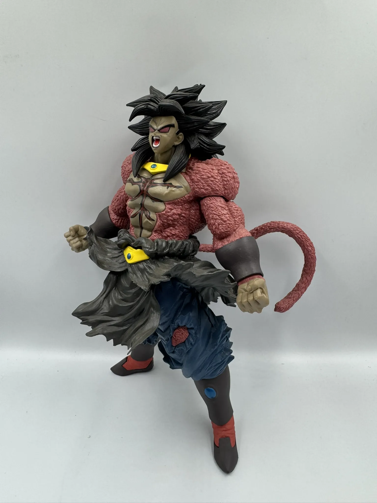 Figura  Broly SSJ 4