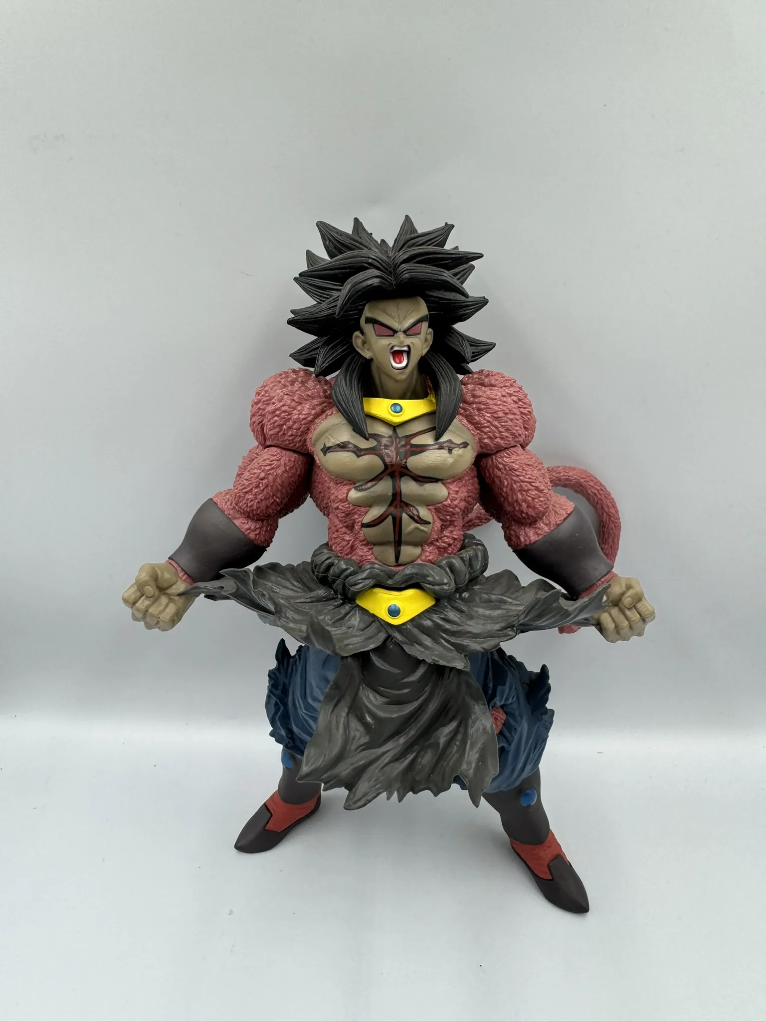 Figura  Broly SSJ 4