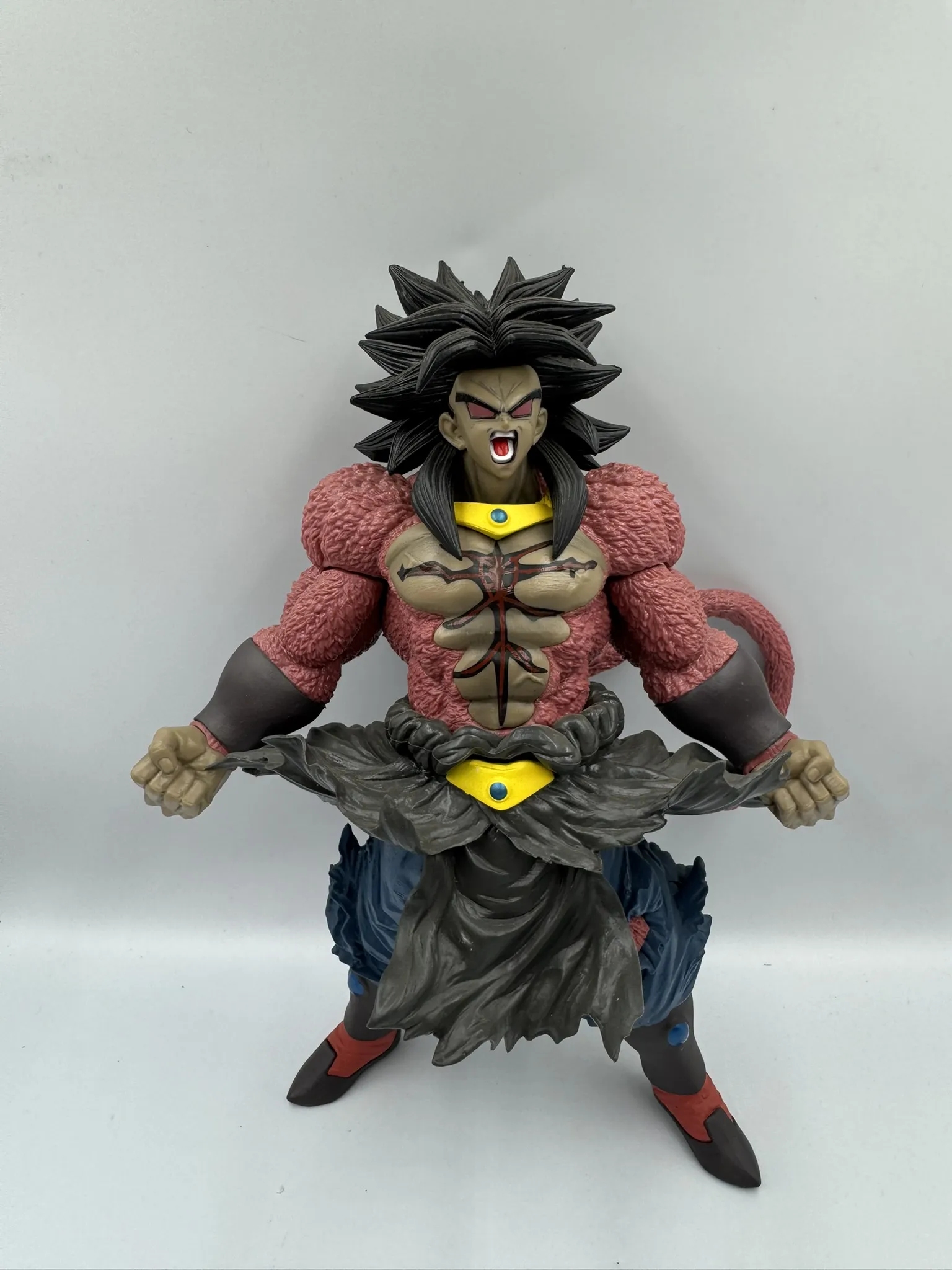 Figura  Broly SSJ 4