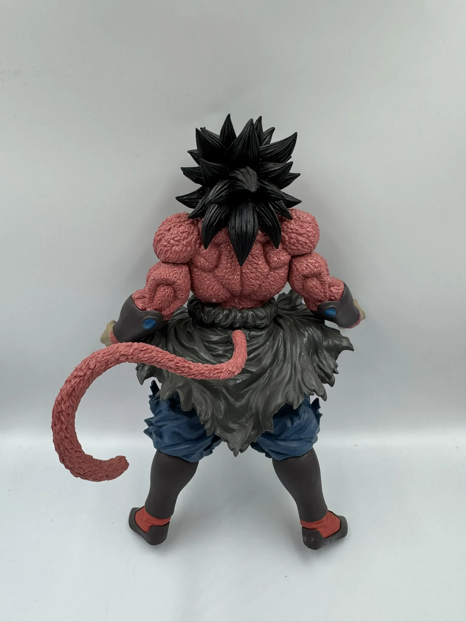 Figura  Broly SSJ 4