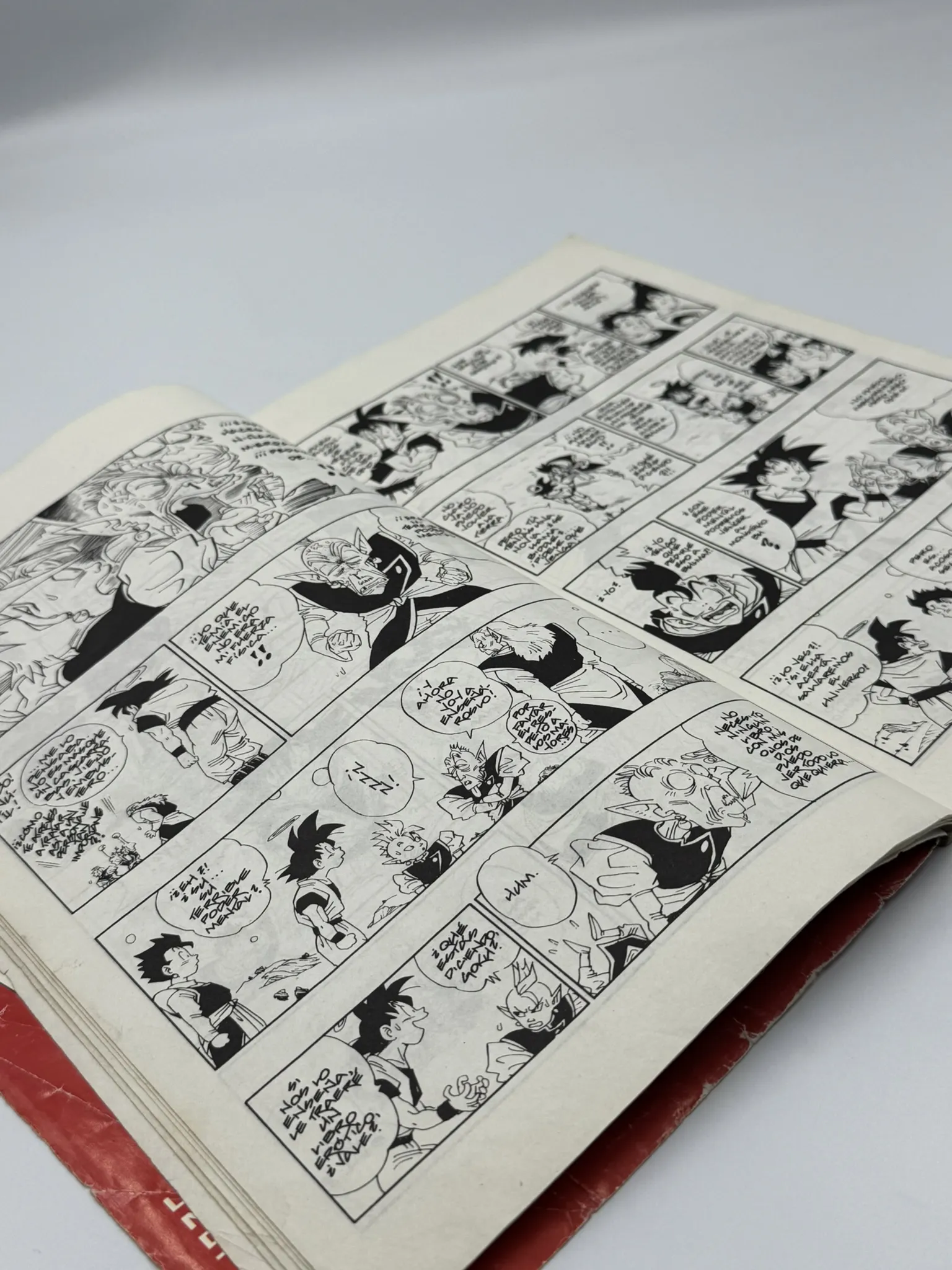 Dragon Ball Serie Roja Nº47  – Goku y Trunks en acción