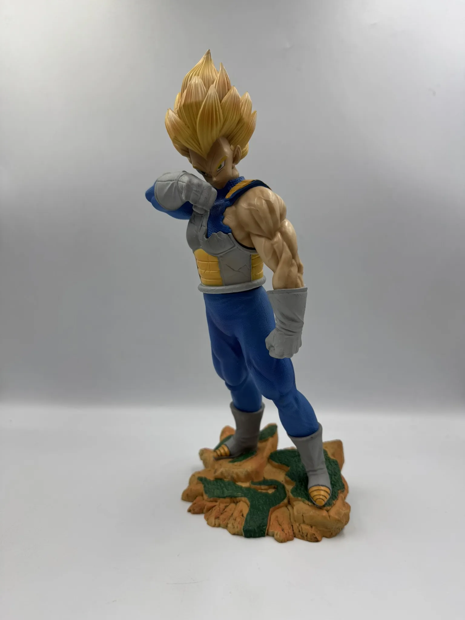Figura Vegeta SSJ