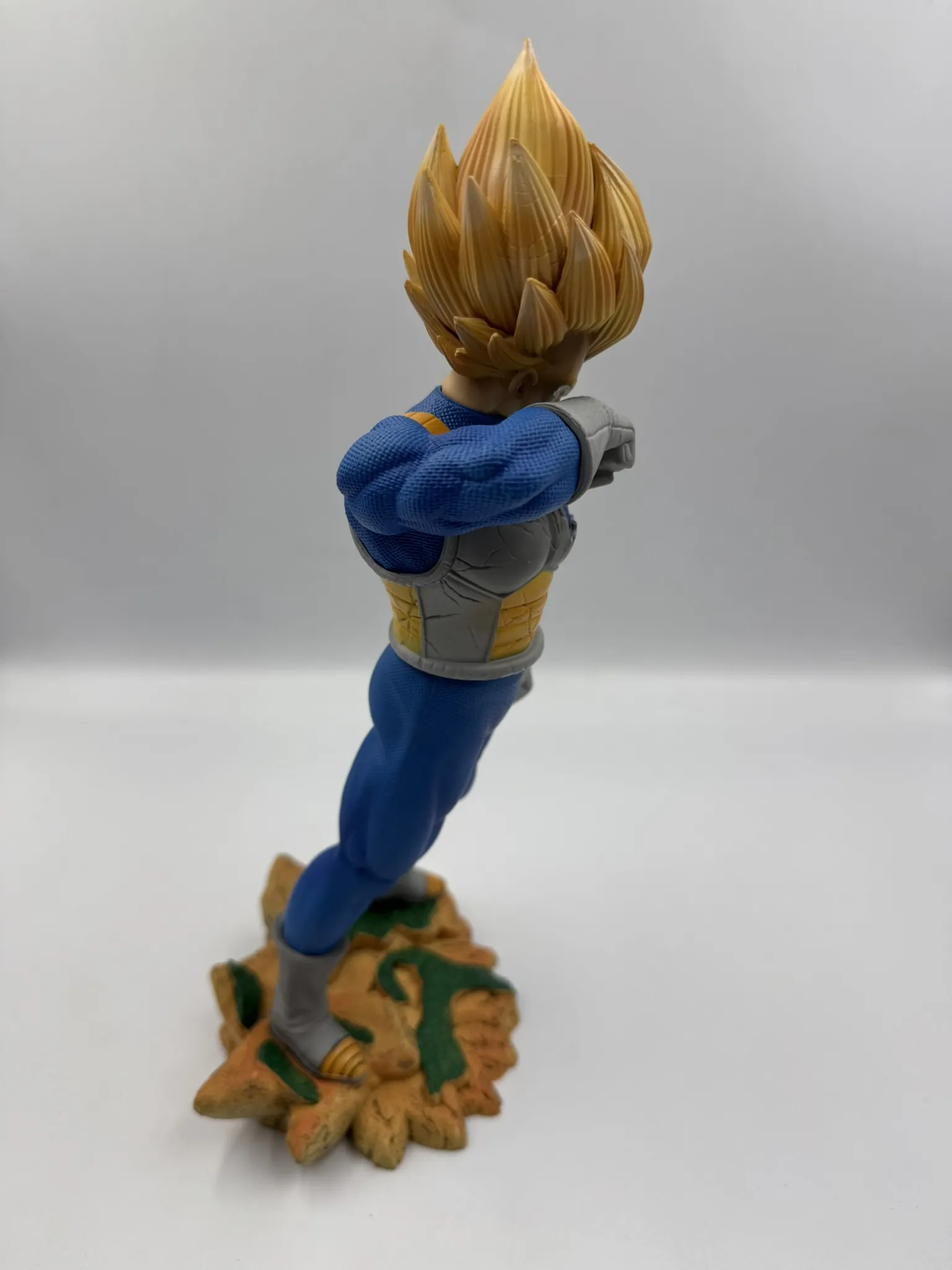 Figura Vegeta SSJ