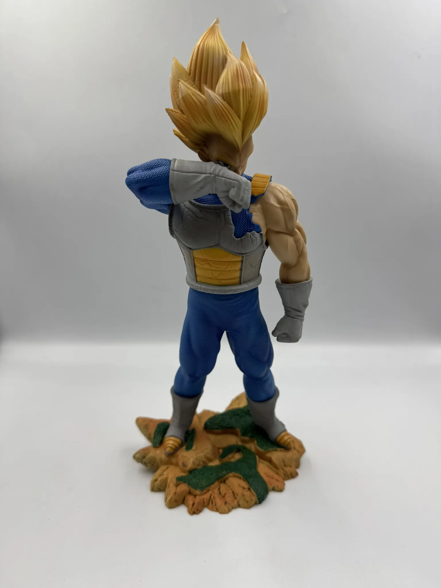 Figura Vegeta SSJ