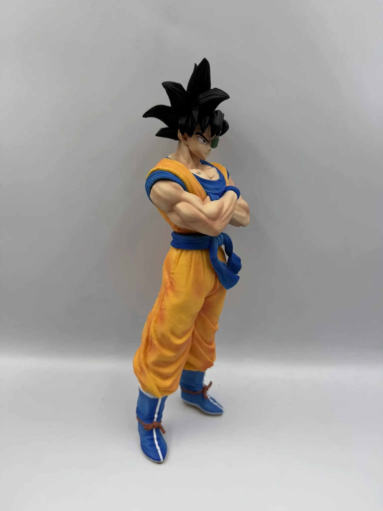 Figura Goku con rastreador